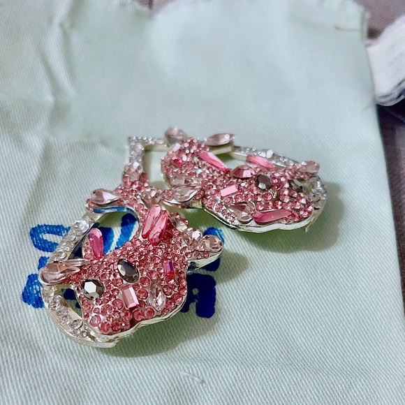 Collina Strada Dolphin Heart Pin - Picture 3 of 8